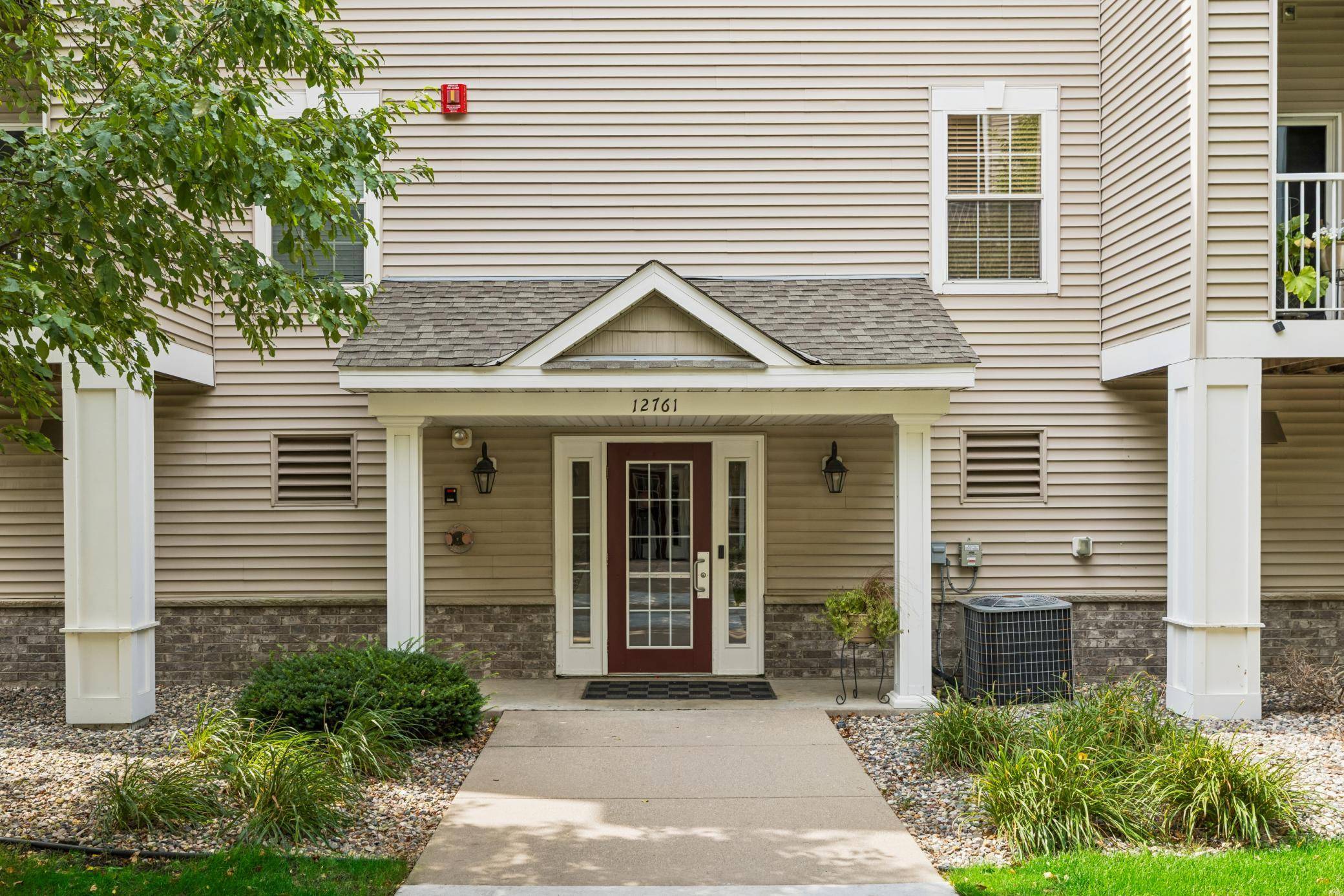 12761 Collegeview DR #207, Eden Prairie, MN 55347