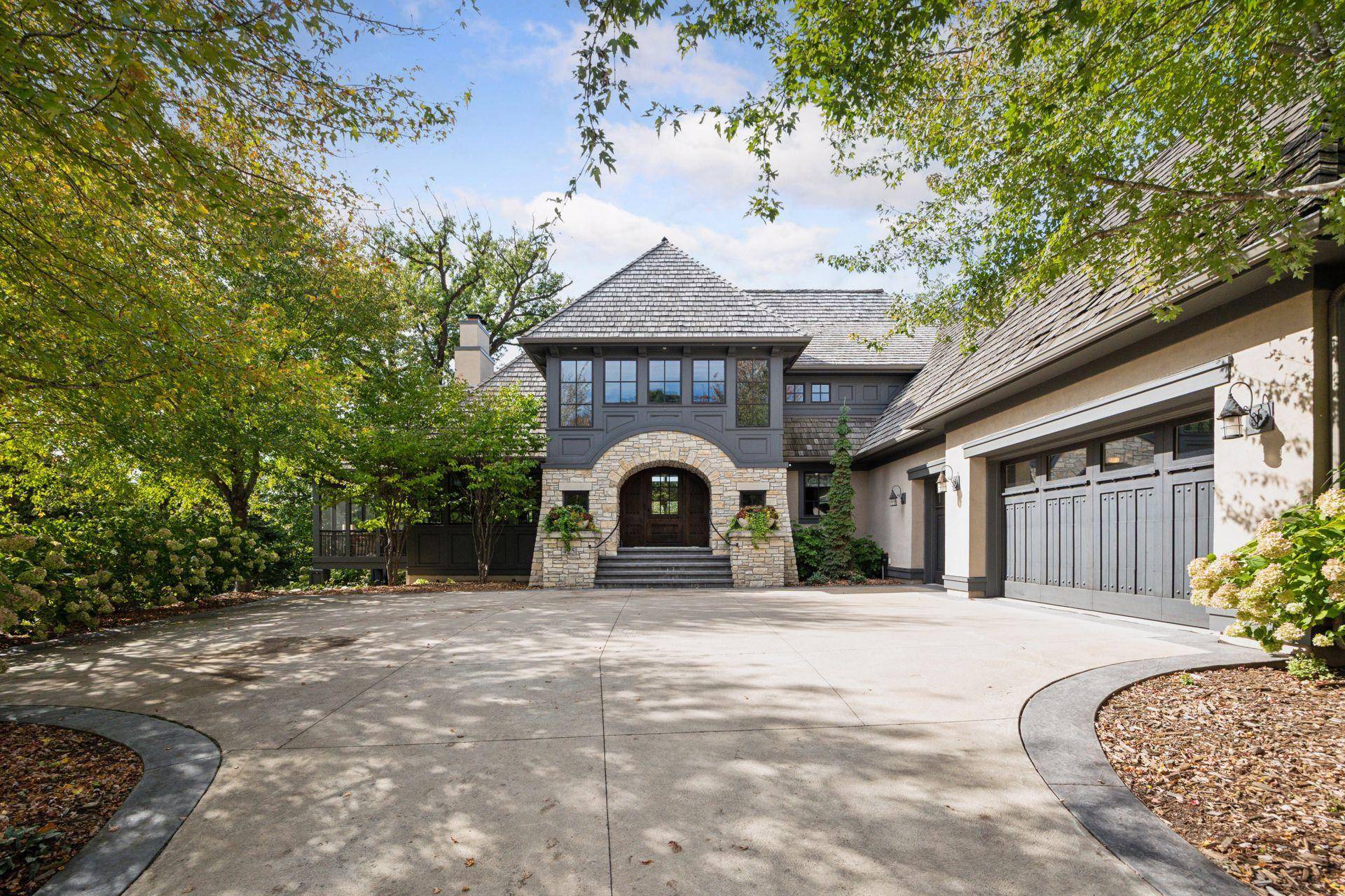 425 Carpenters PT, Wayzata, MN 55391