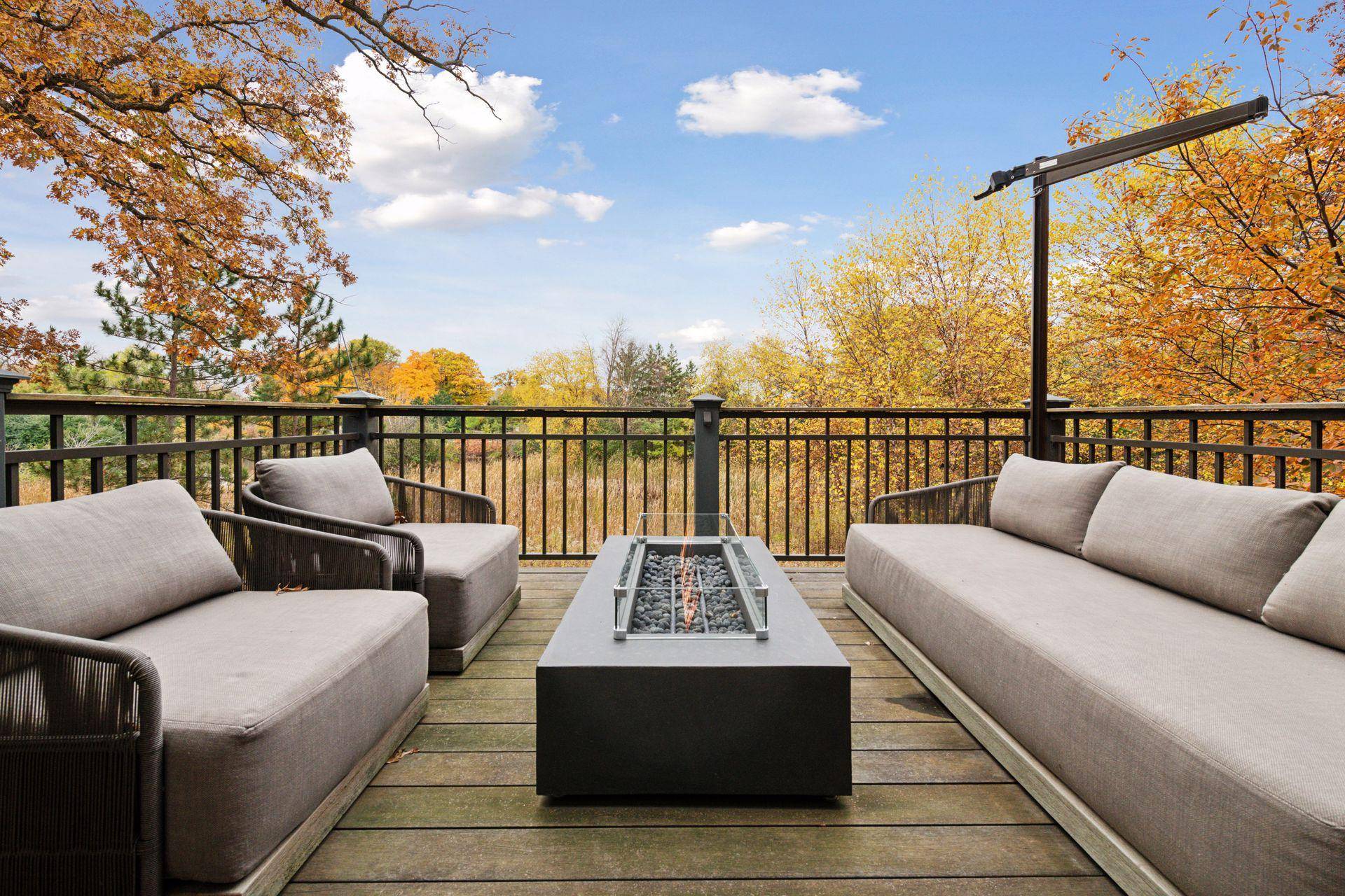 425 Carpenters PT, Wayzata, MN 55391