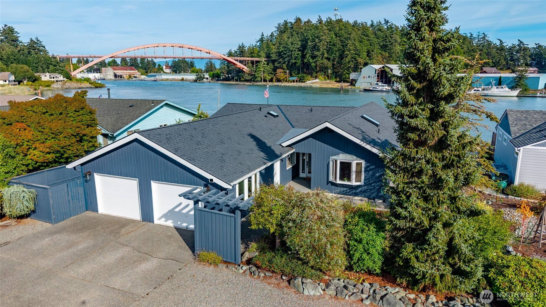 104 Chinook PL, La Conner, WA 98257
