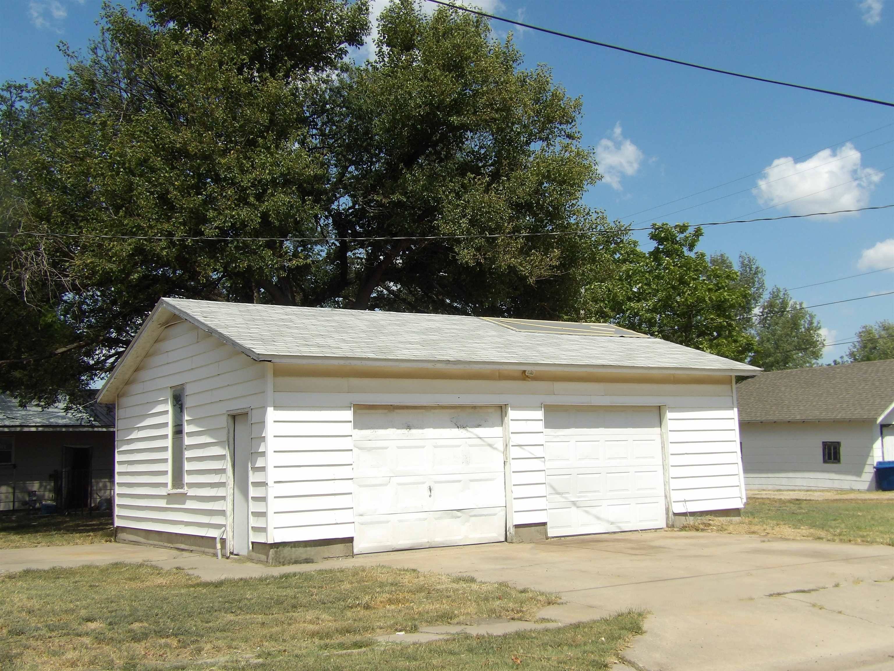 501 N Main St, Canton, KS 67428
