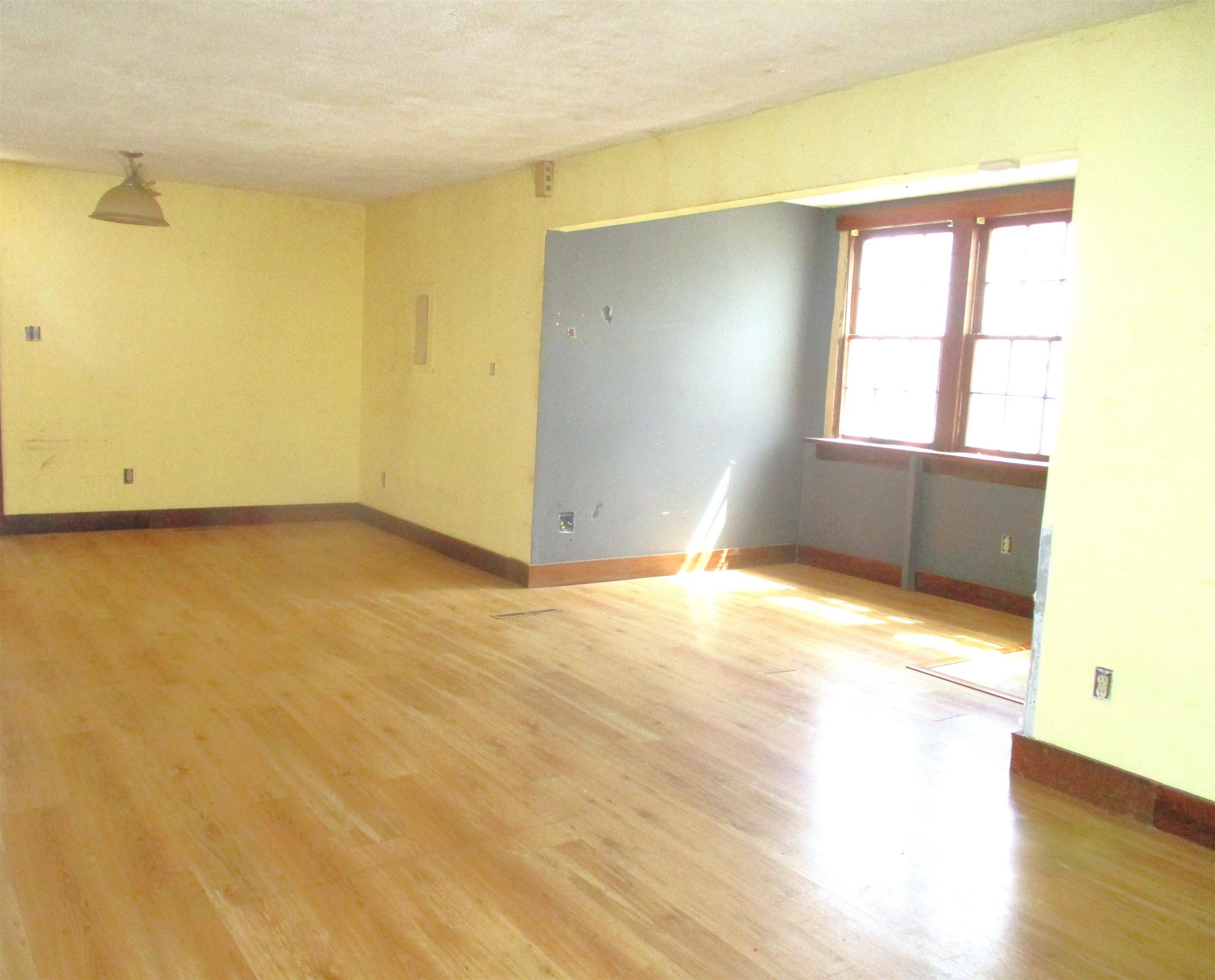 501 N Main St, Canton, KS 67428
