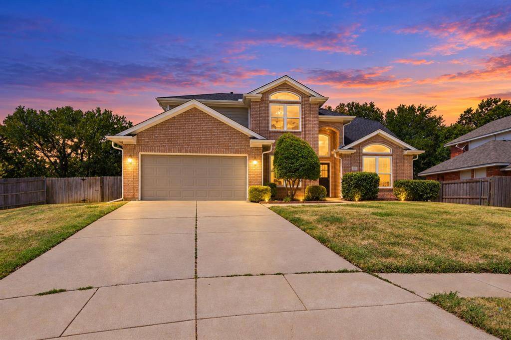 901 Tennison Drive, Euless, TX 76039