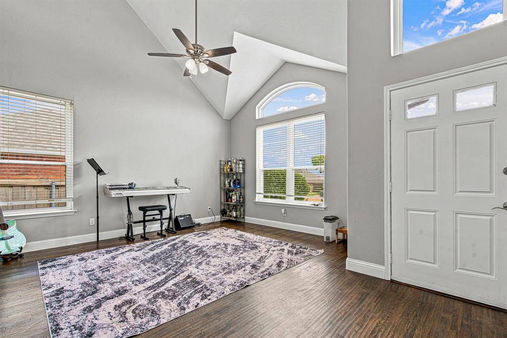 901 Tennison Drive, Euless, TX 76039
