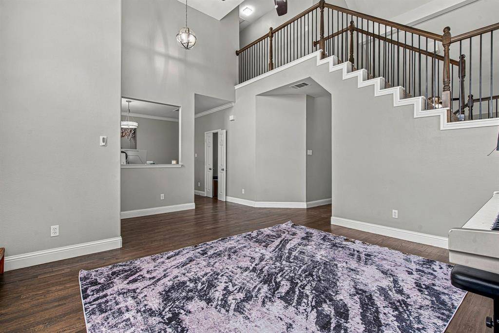 901 Tennison Drive, Euless, TX 76039