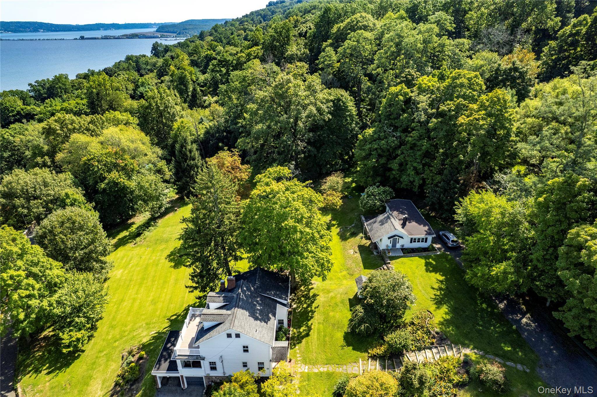34 Old Mountain RD, Nyack, NY 10960