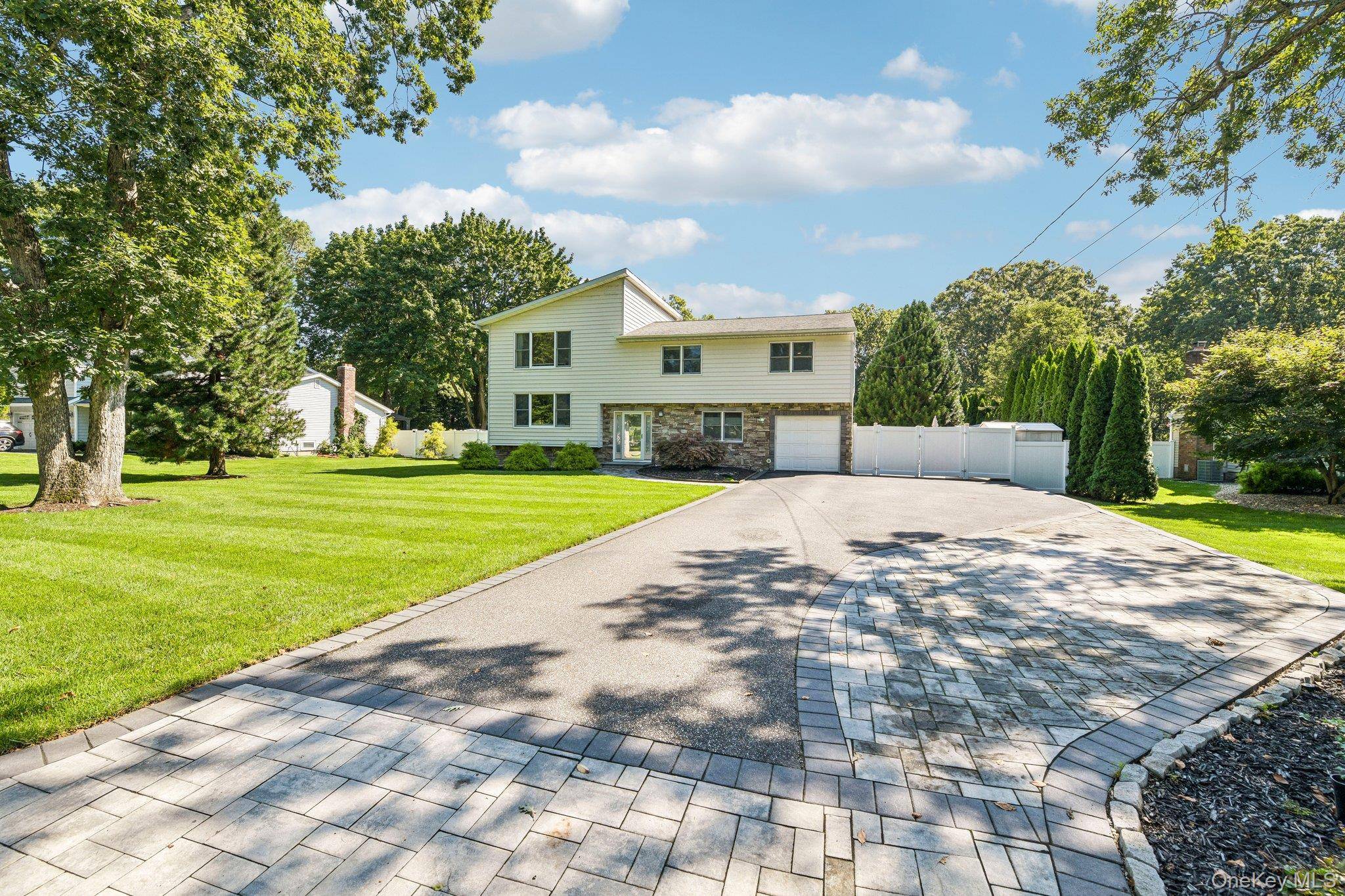 129 Jefferson AVE, Saint James, NY 11780