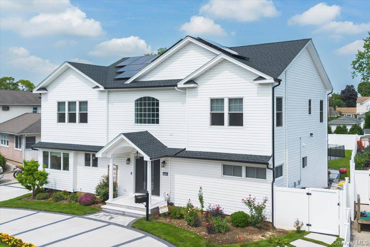 1375 Oak LN, East Meadow, NY 11554
