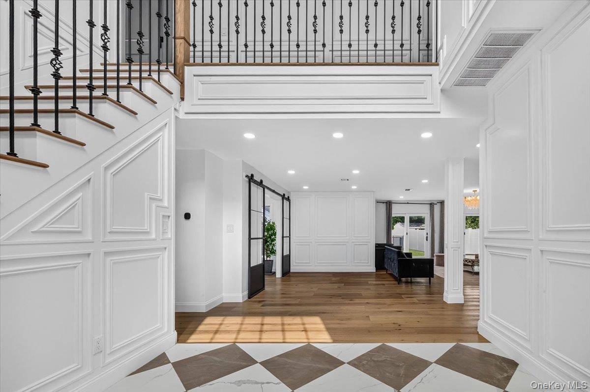 1375 Oak LN, East Meadow, NY 11554