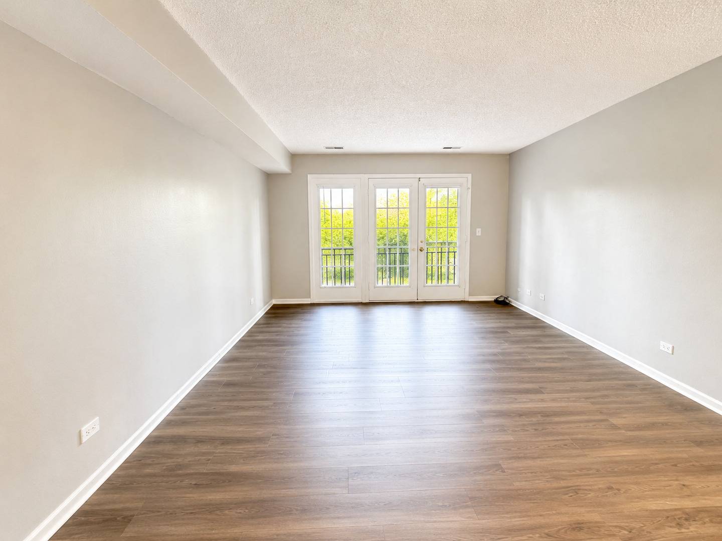 520 Biesterfield RD #209, Elk Grove Village, IL 60007