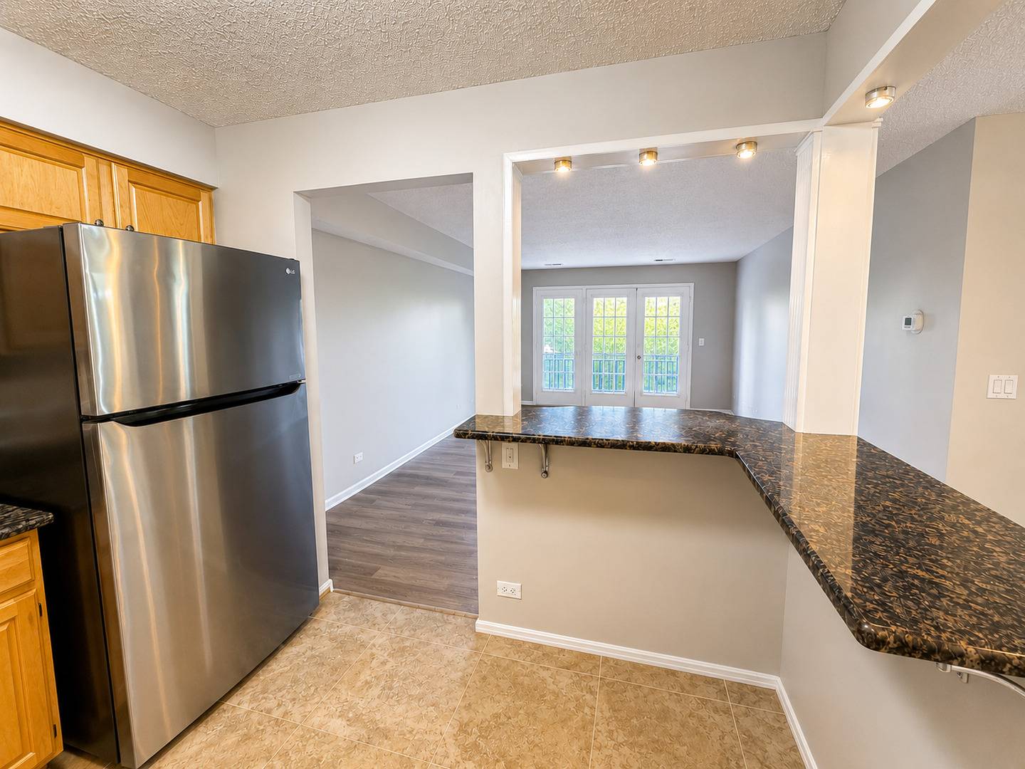 520 Biesterfield RD #209, Elk Grove Village, IL 60007