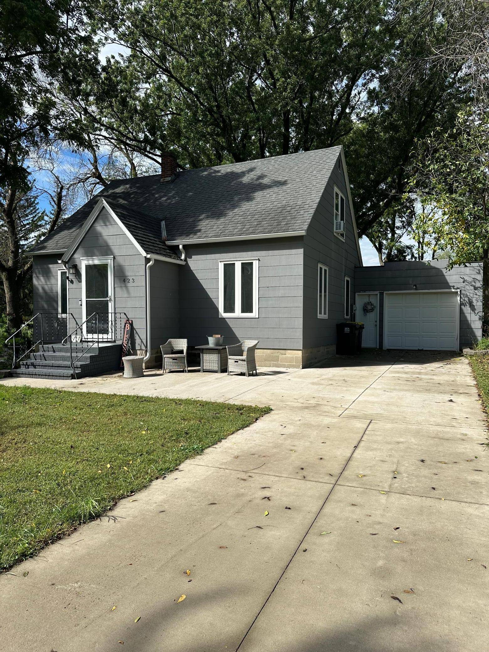 423 10th ST S, Mountain Lake, MN 56159
