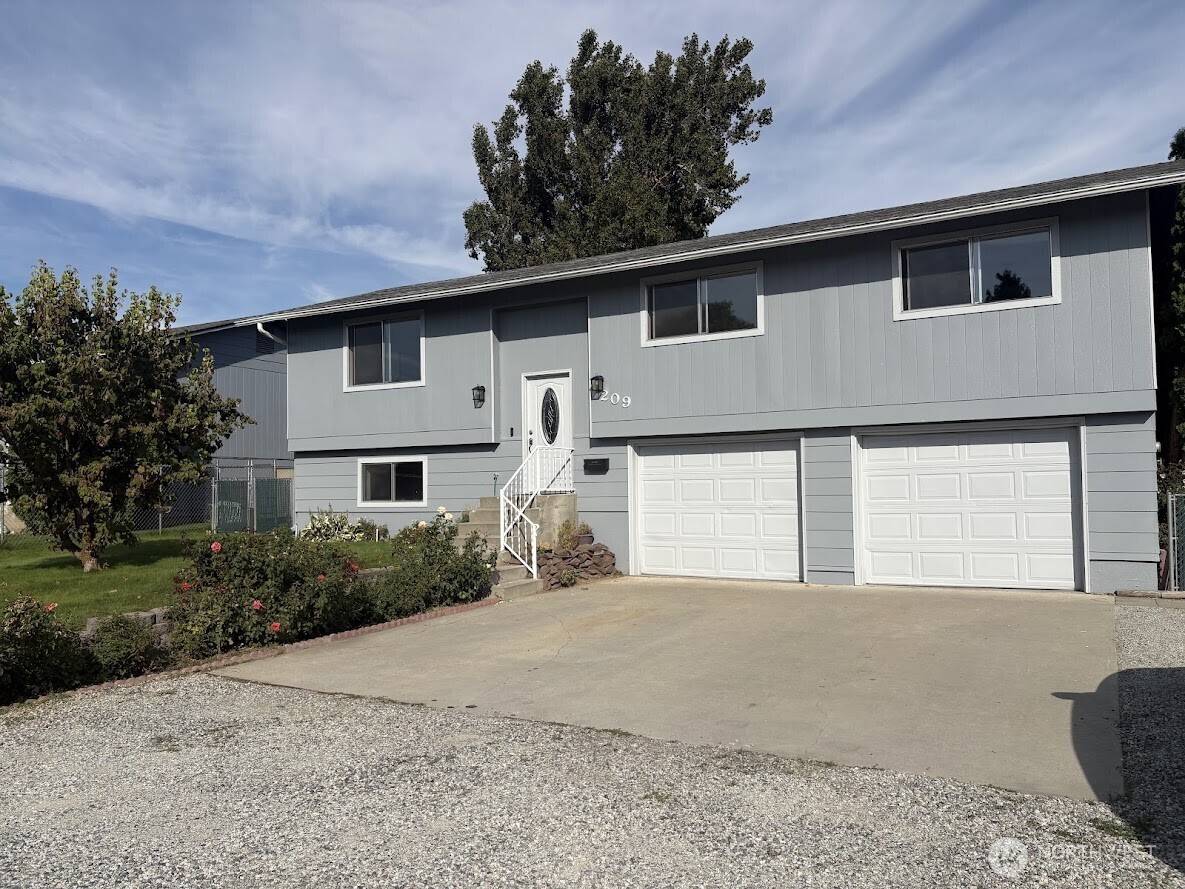 209 Eastridge DR, East Wenatchee, WA 98802