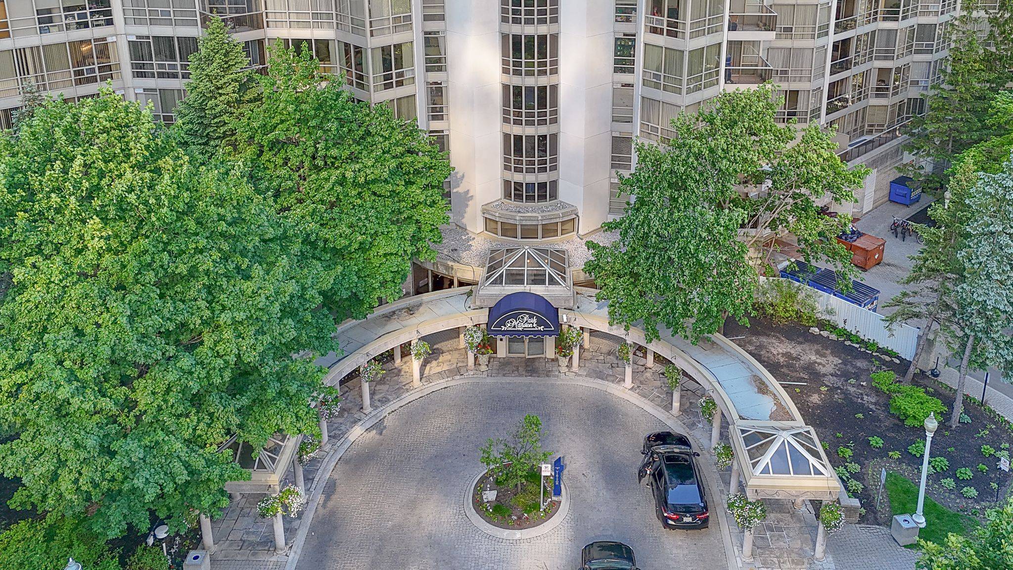 45 Kingsbridge Garden CIR #2410, Mississauga, ON L5R 3K4