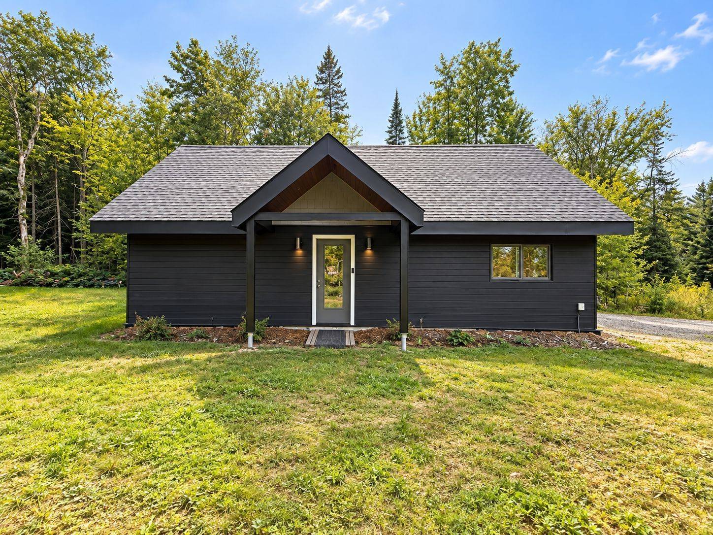 422 Balsam Chutes RD, Huntsville, ON P0B 1L0