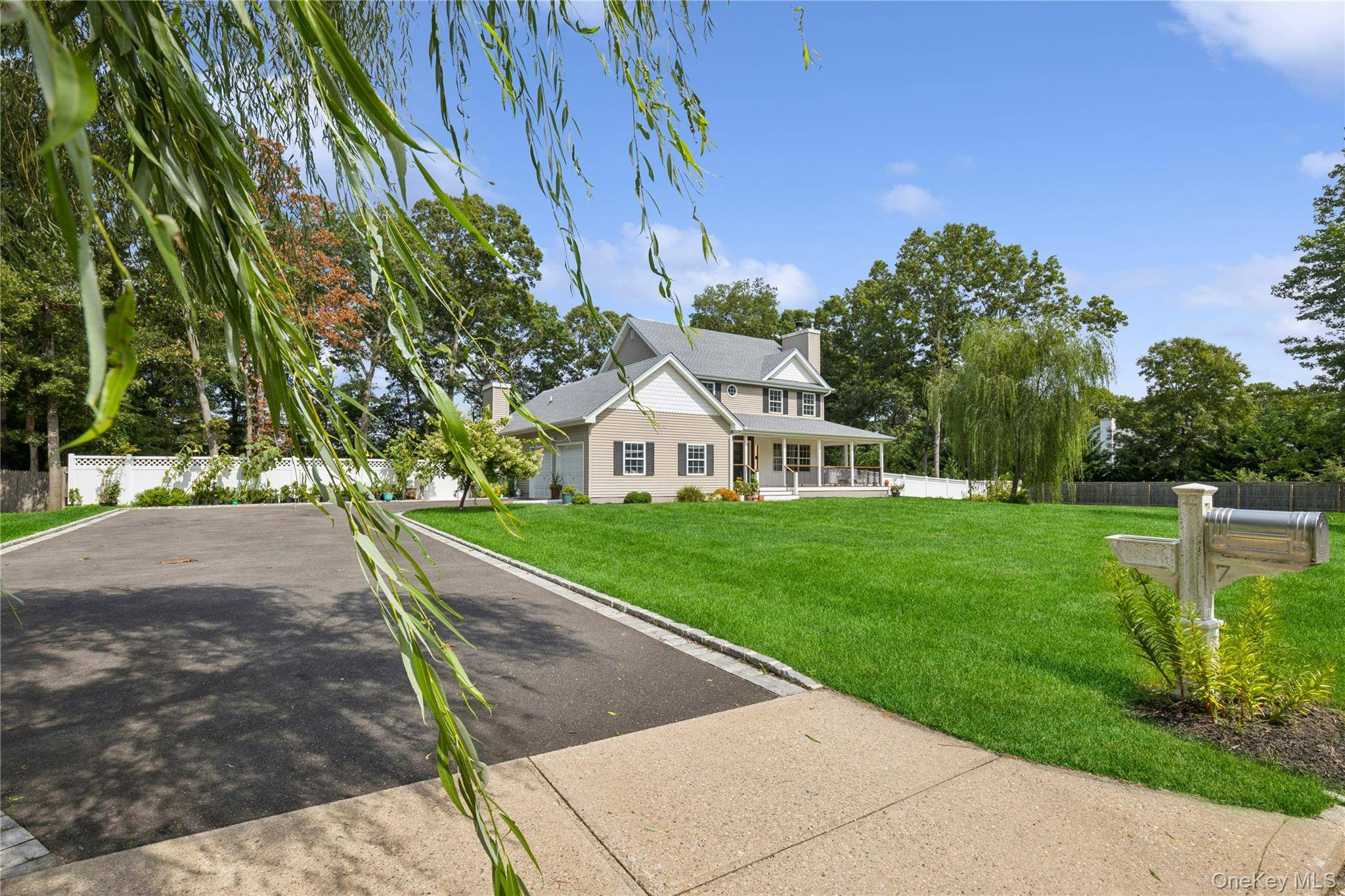 7 Sander CT, Middle Island, NY 11953