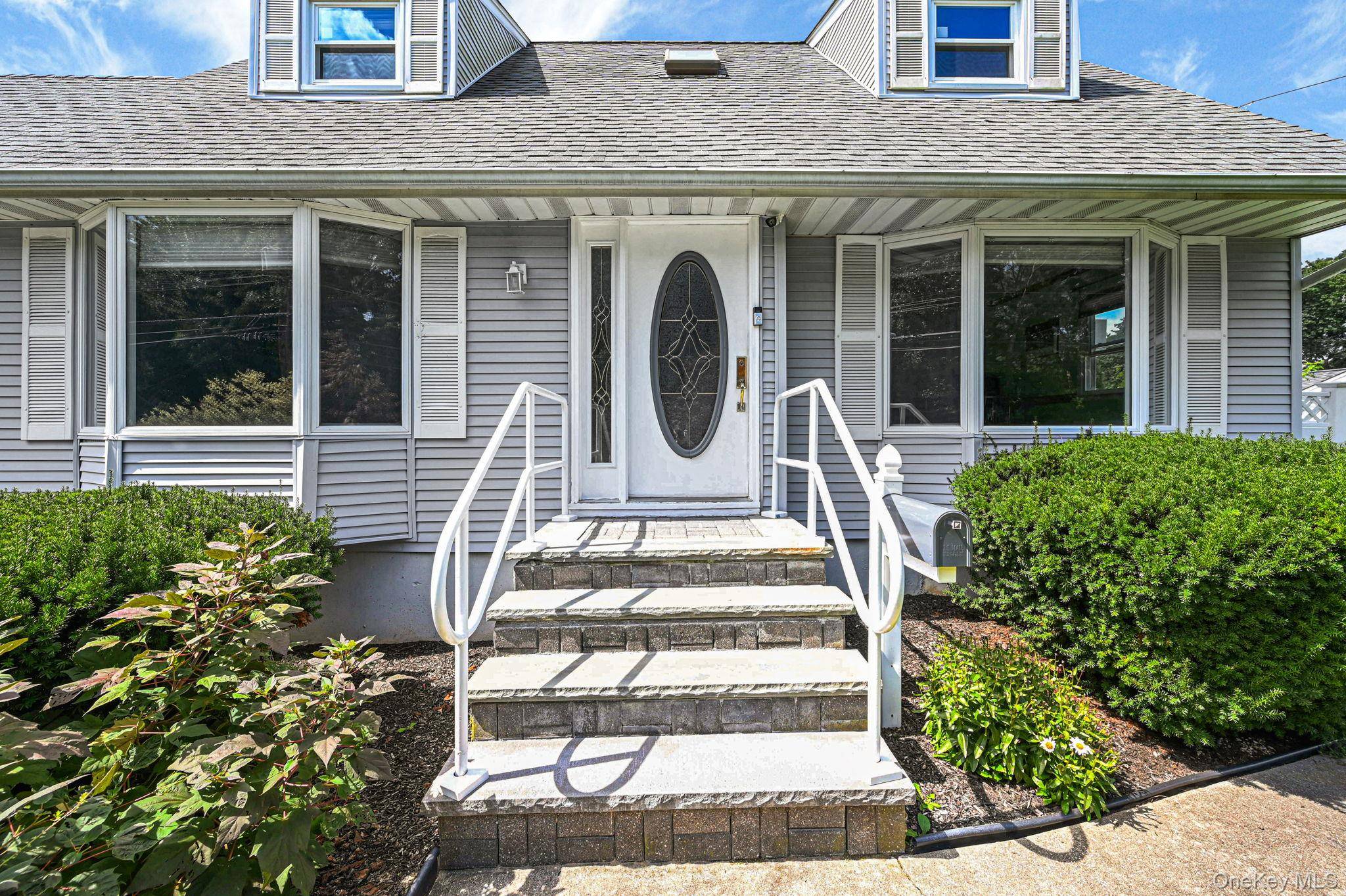 616 Pat DR, West Islip, NY 11795