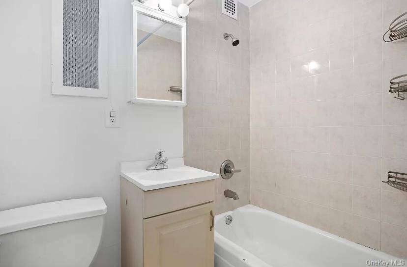 323 E 75th ST #4B, New York (manhattan), NY 10021