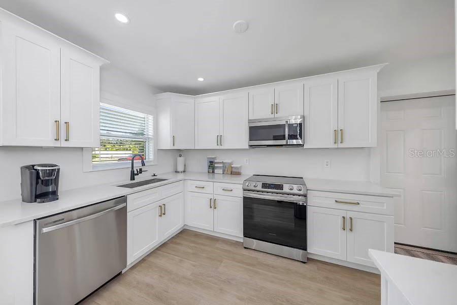 1579 ELIZABETH LN, Clearwater, FL 33755