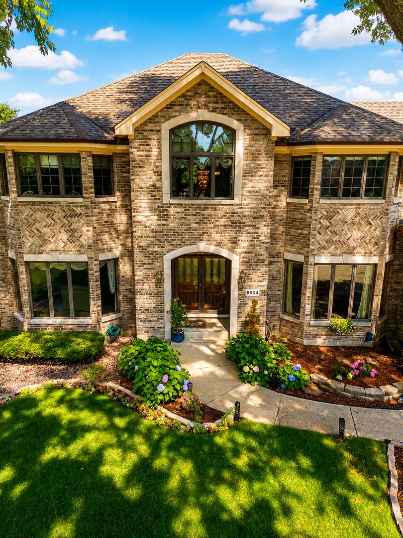 6904 Irish CT, Darien, IL 60561