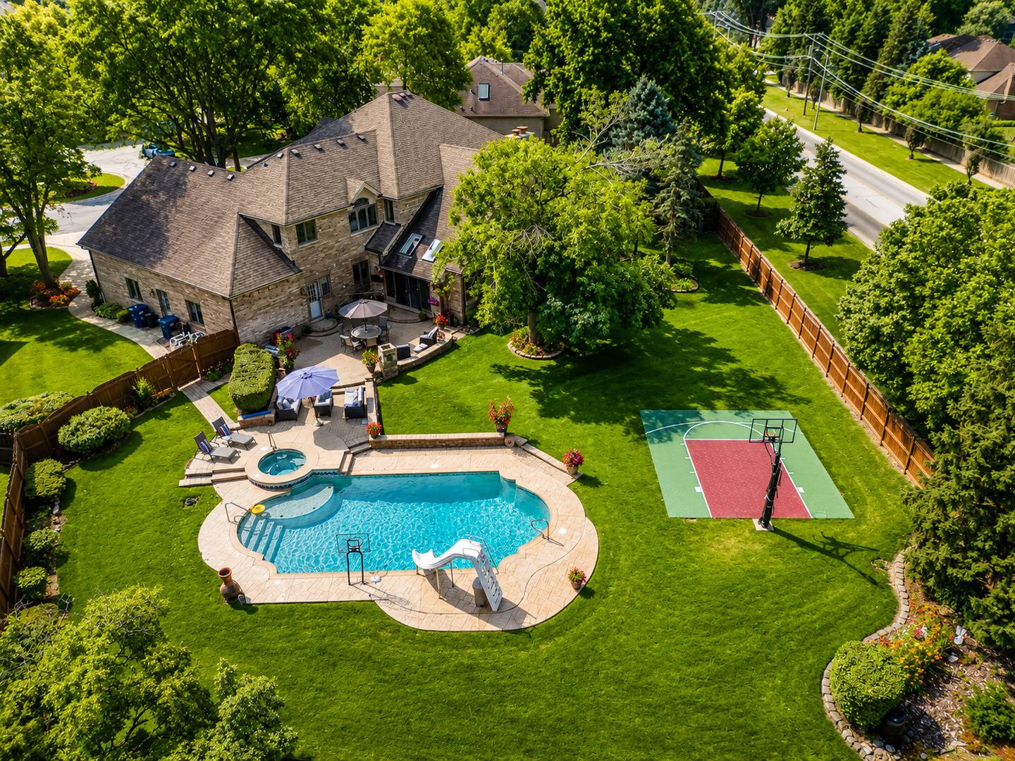 6904 Irish CT, Darien, IL 60561