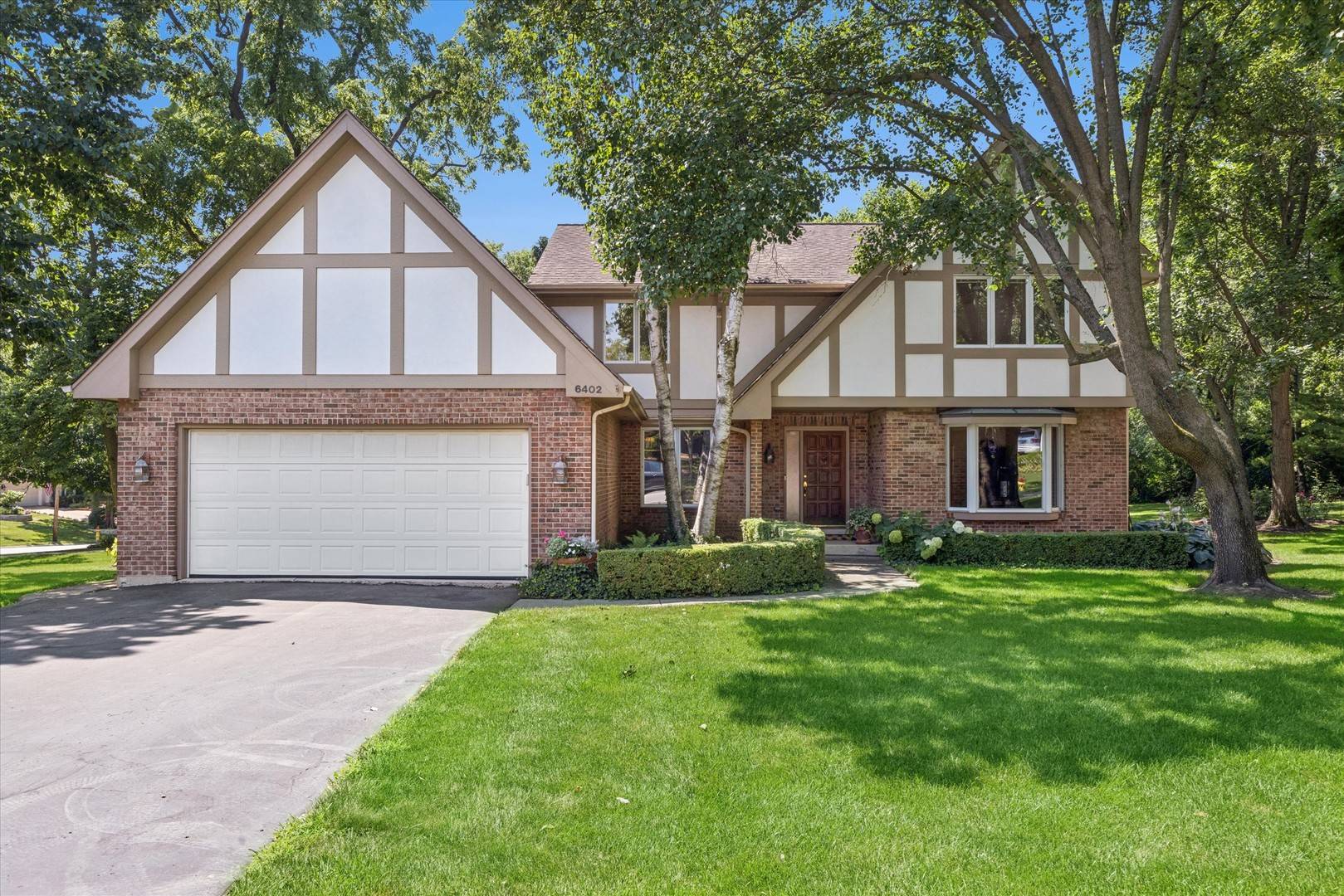 6402 Indian Head CT, Indian Head Park, IL 60525