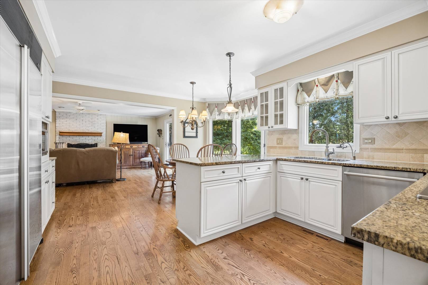 6402 Indian Head CT, Indian Head Park, IL 60525