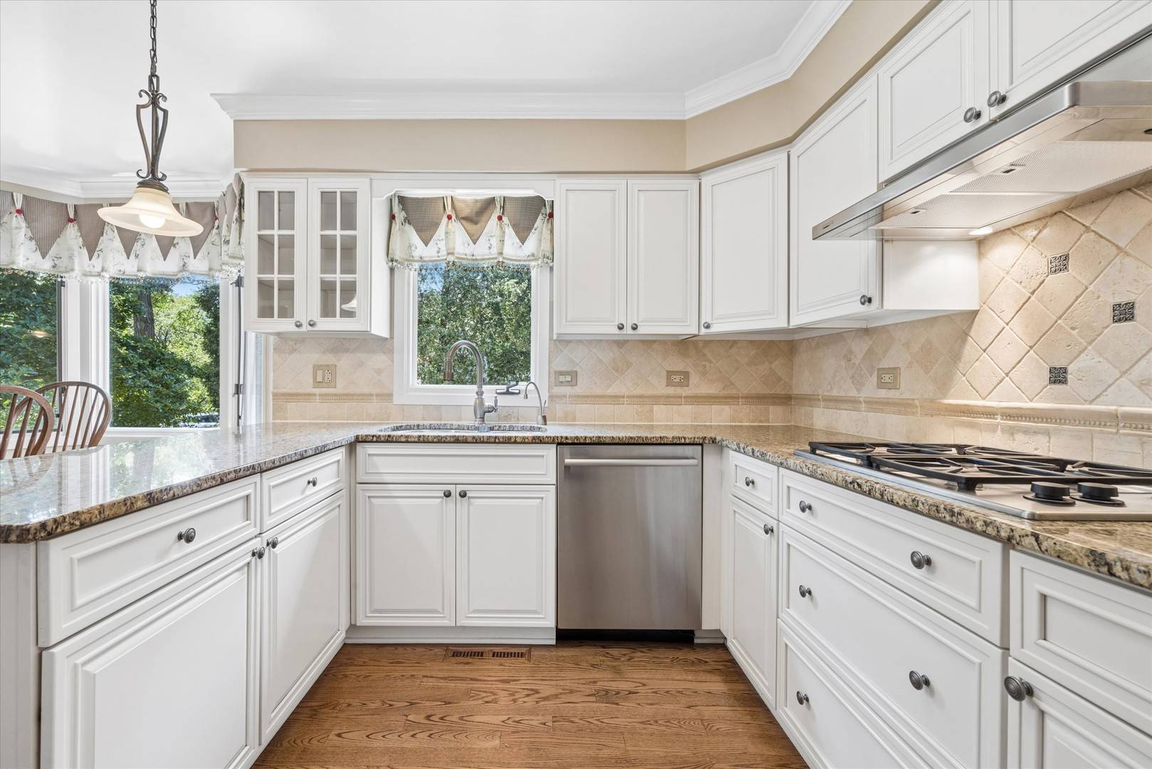 6402 Indian Head CT, Indian Head Park, IL 60525