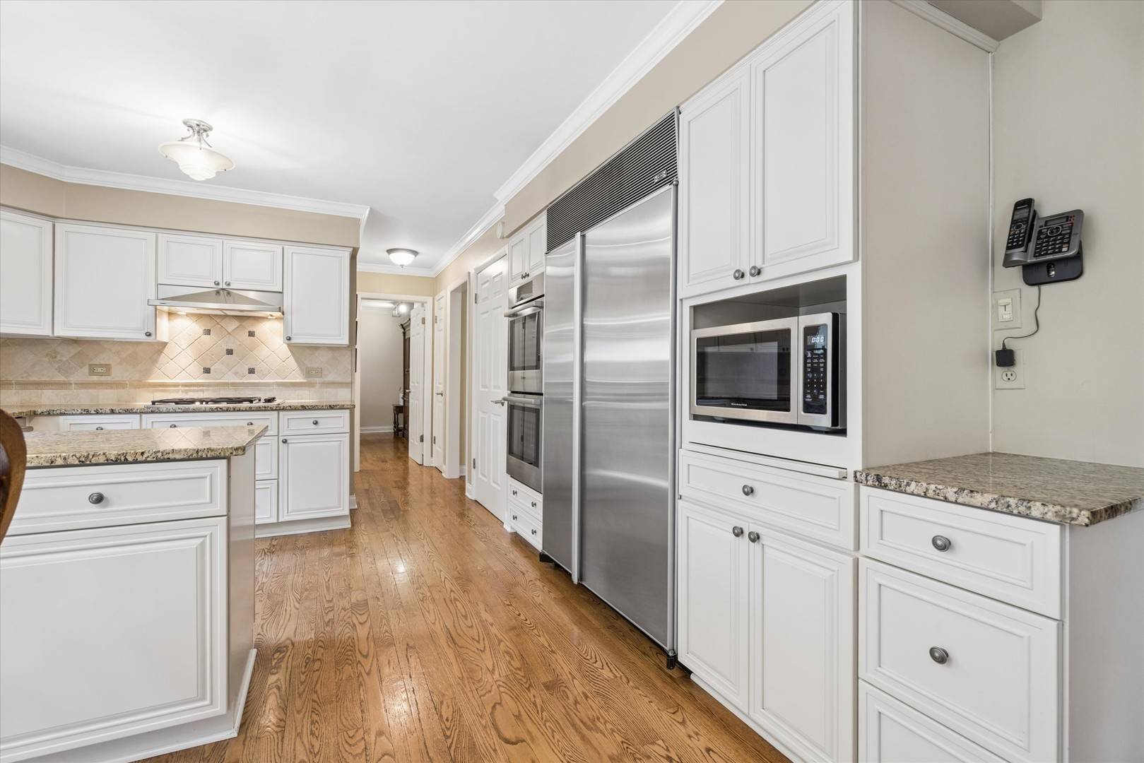 6402 Indian Head CT, Indian Head Park, IL 60525