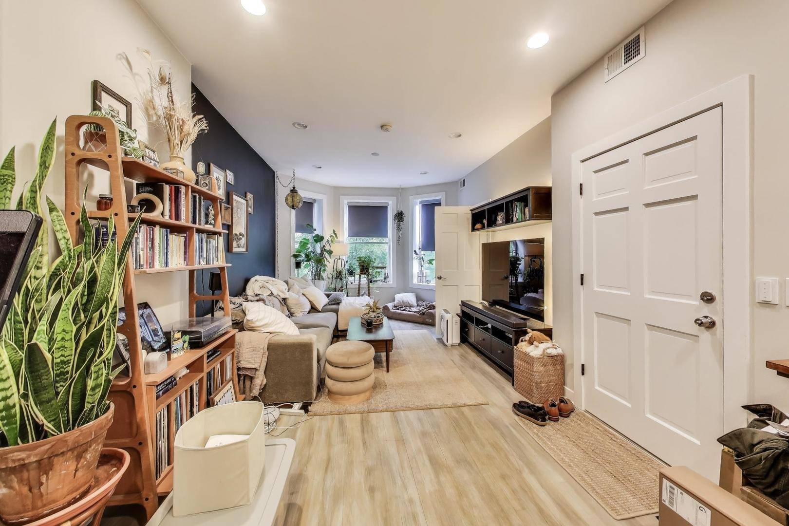 2857 W Fletcher ST #2, Chicago, IL 60618