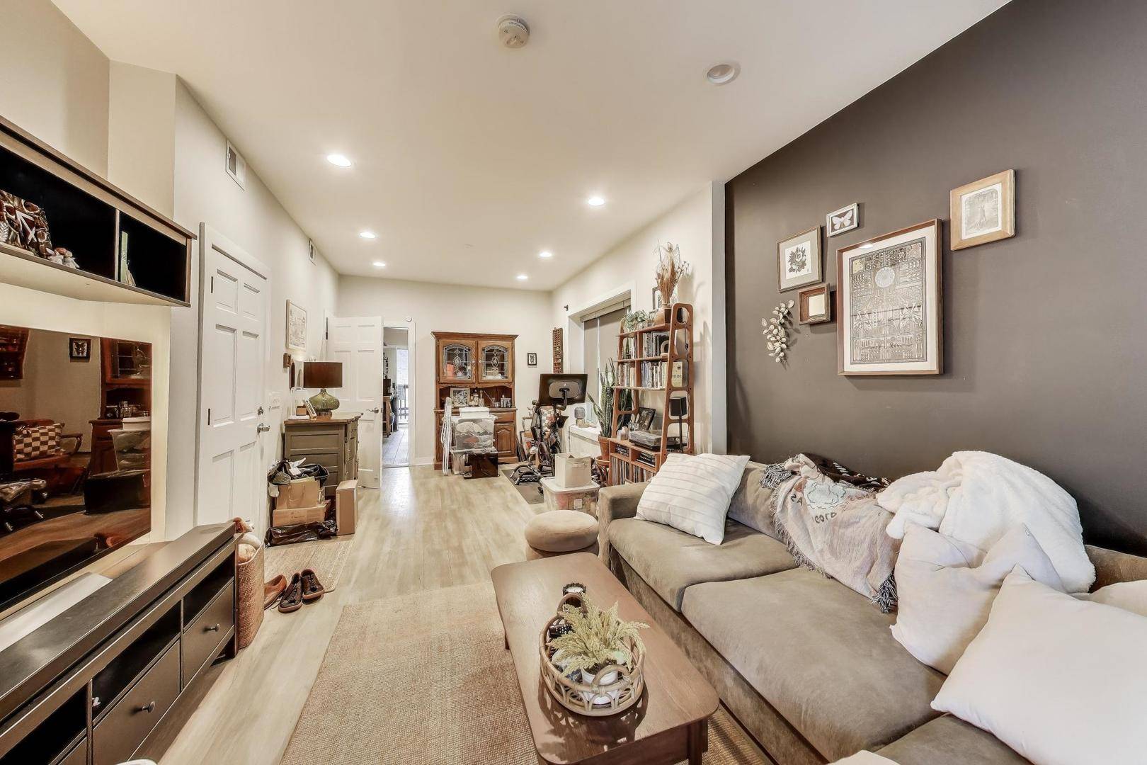 2857 W Fletcher ST #2, Chicago, IL 60618