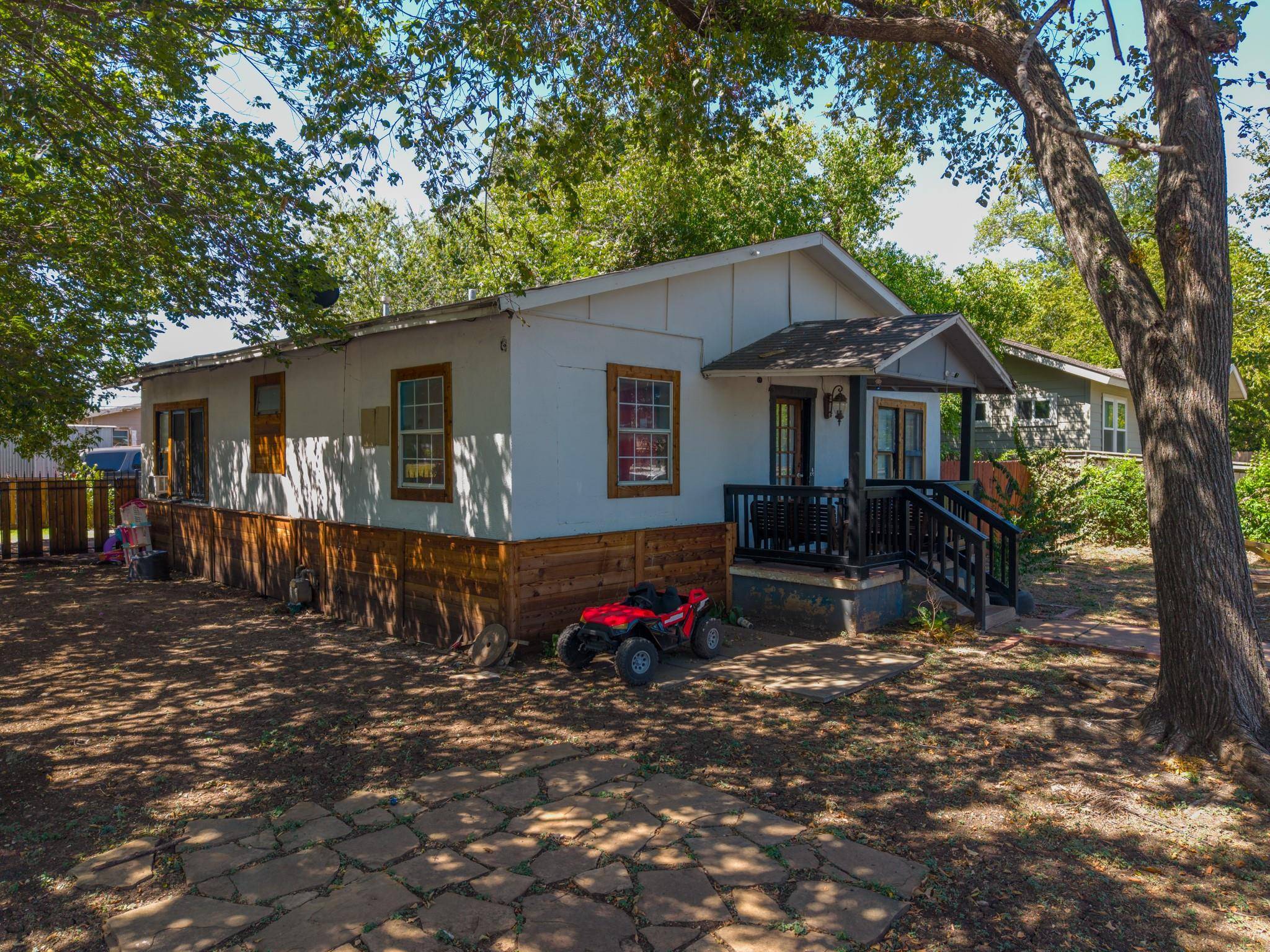 806 E 4th ST, Georgetown, TX 78626