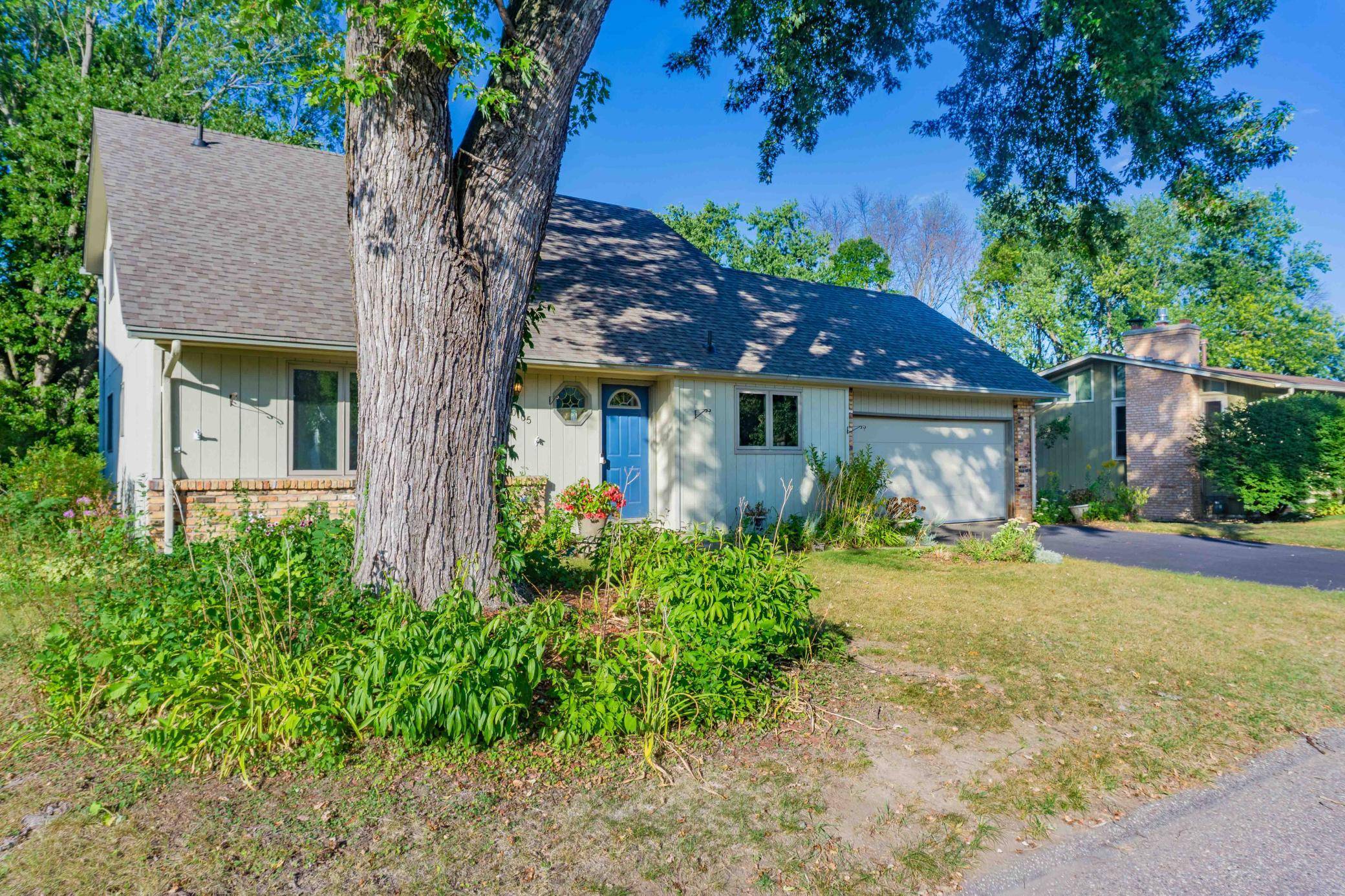 110105 Arboretum WAY, Chaska, MN 55318