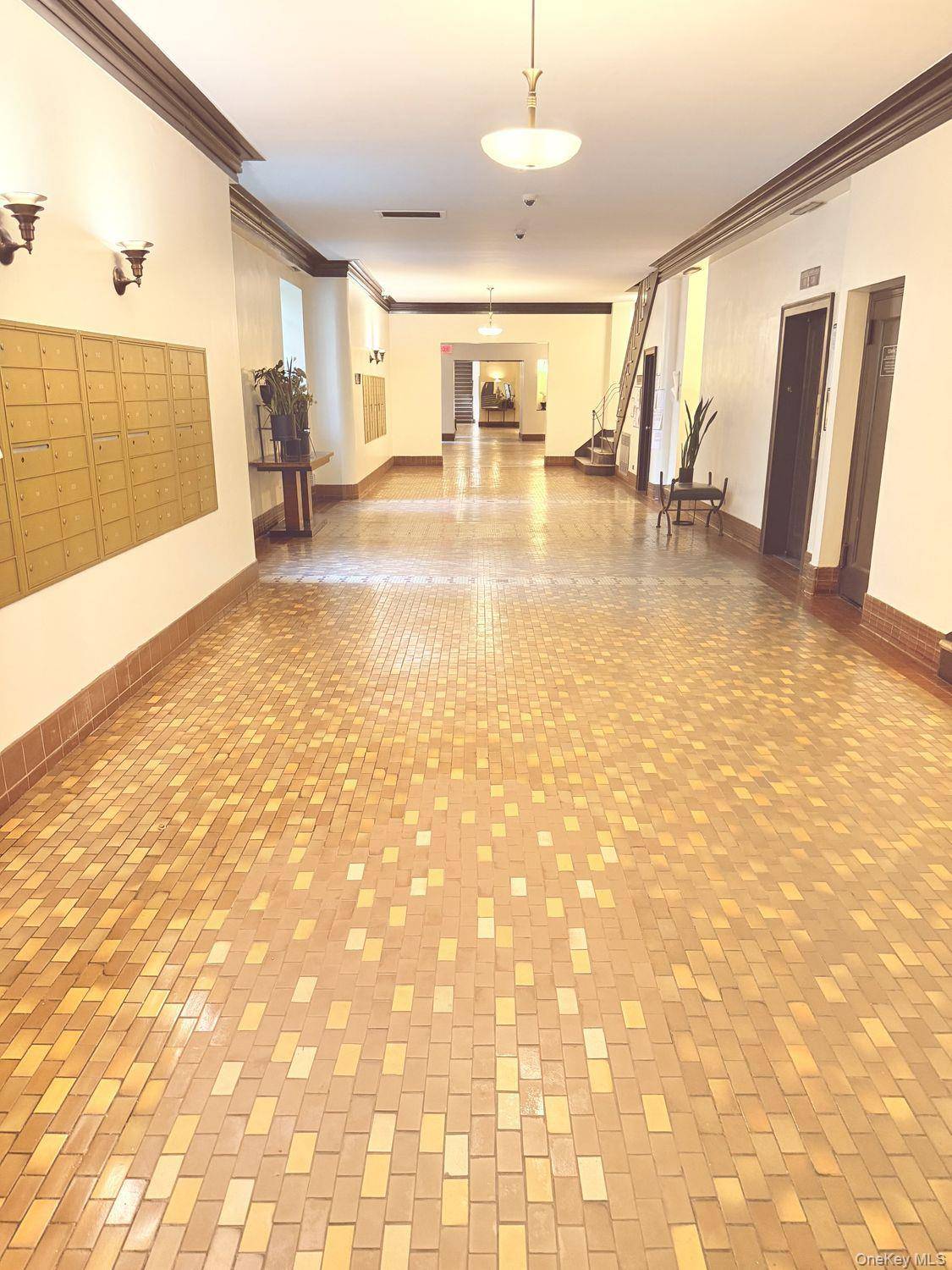 601 Pelham Pkwy #108, Bronx, NY 10467