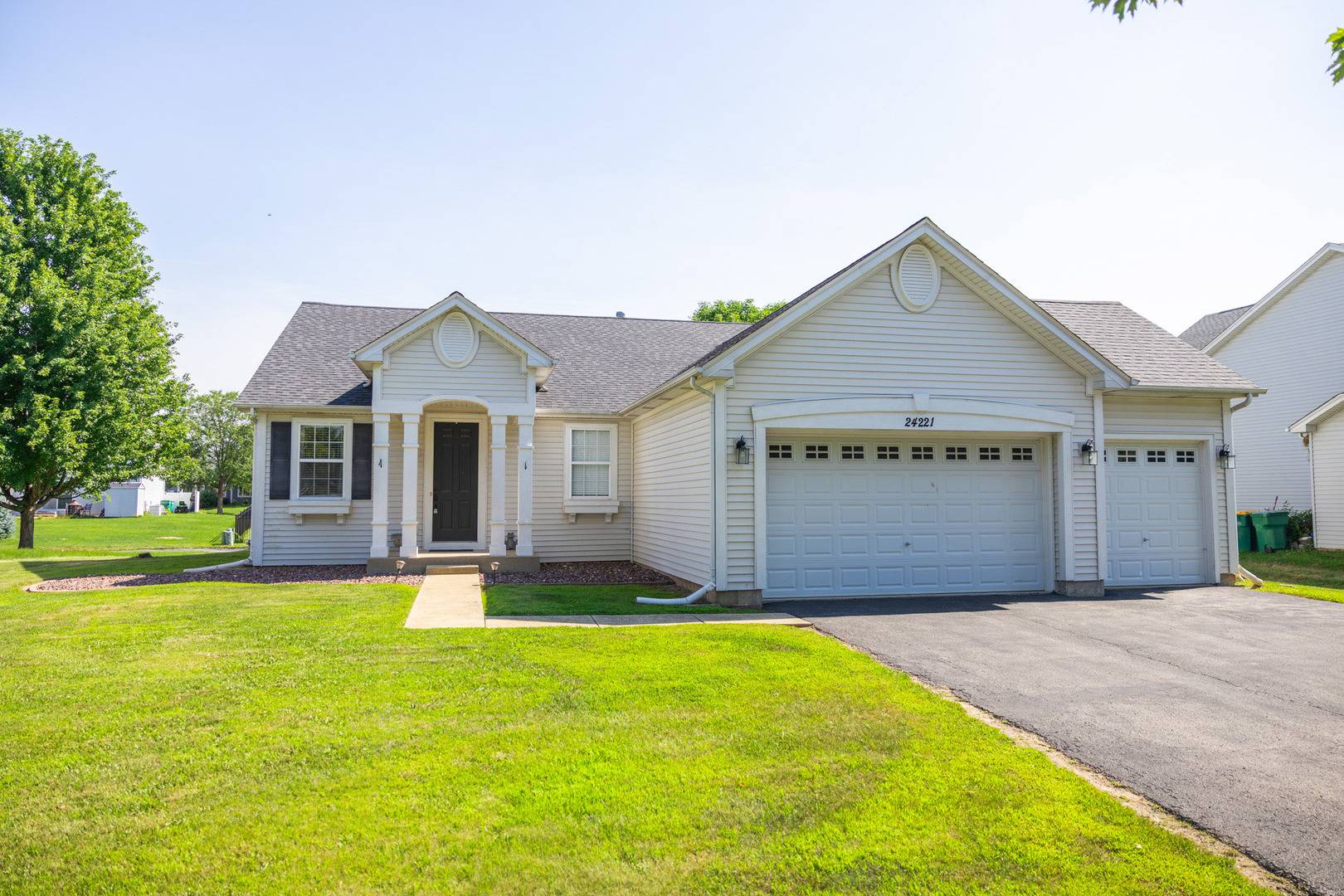 24221 Cedar Creek LN, Plainfield, IL 60586