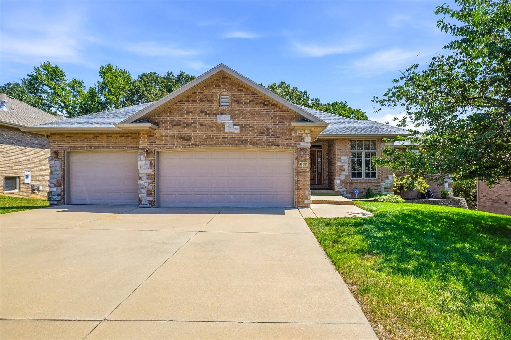 5106 S Burrows AVE, Springfield, MO 65810