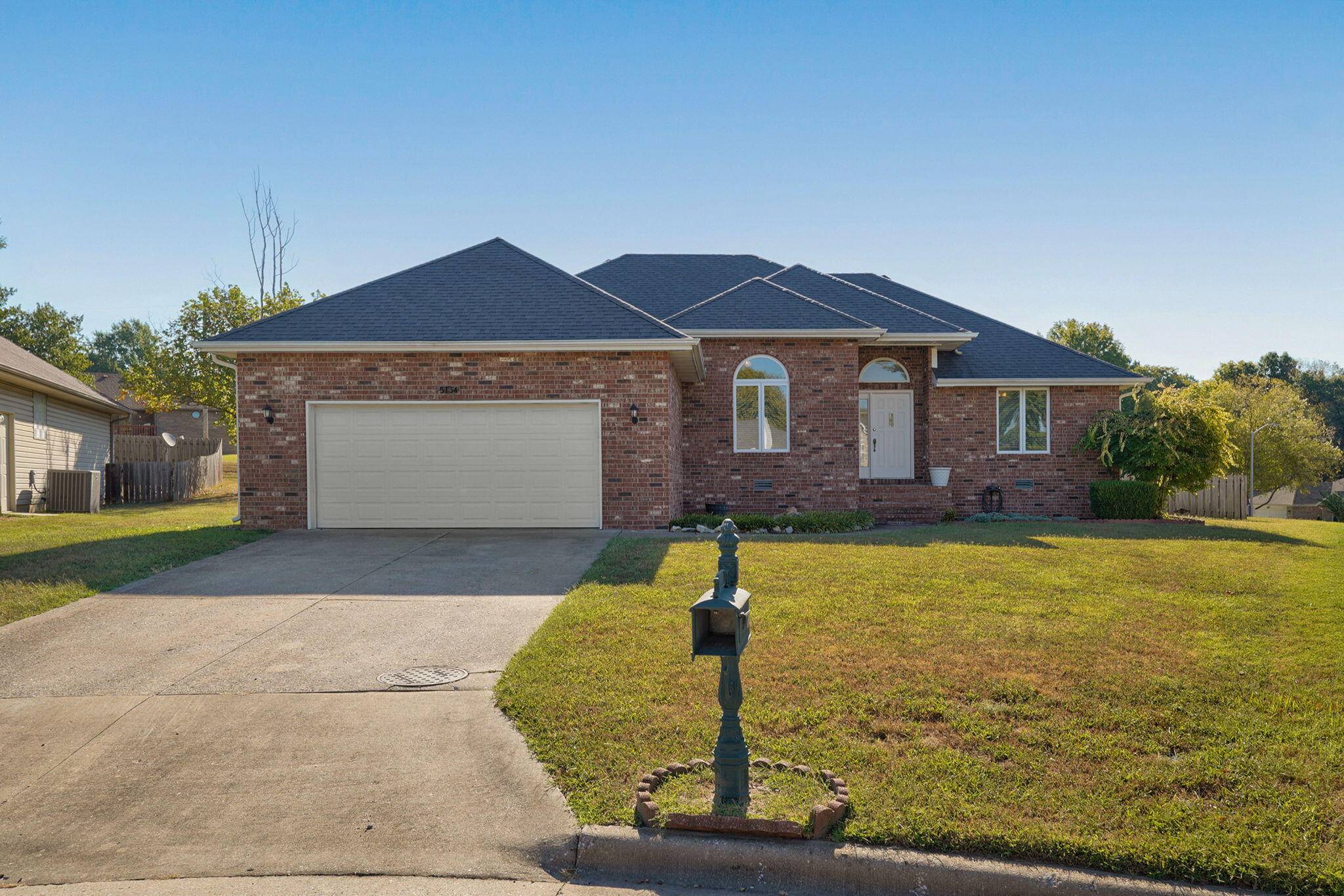 5134 S Sterling CT, Springfield, MO 65810