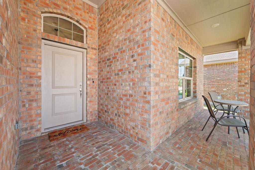 15736 Redgrave Drive, Fort Worth, TX 76247