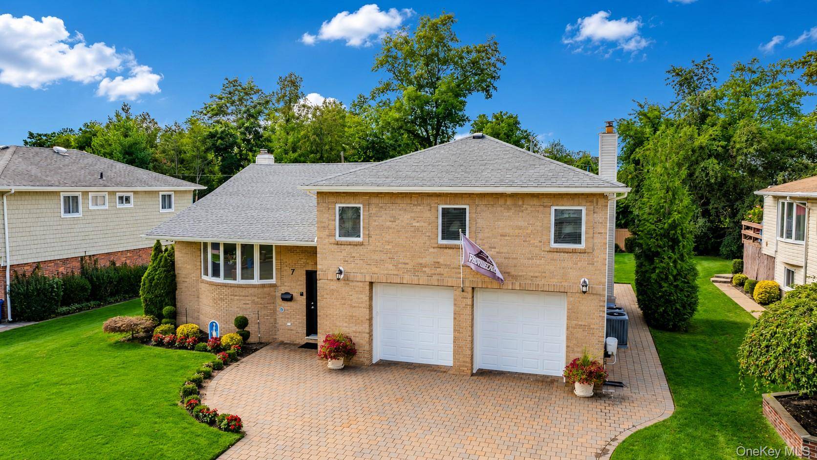 7 Monterey DR, Manhasset Hills, NY 11040