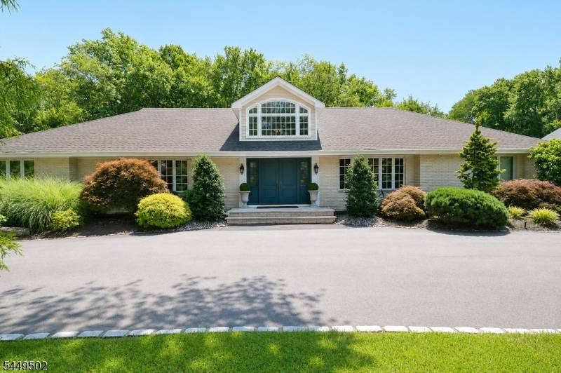 120 Timberhill Dr, East Hanover Twp., NJ 07936
