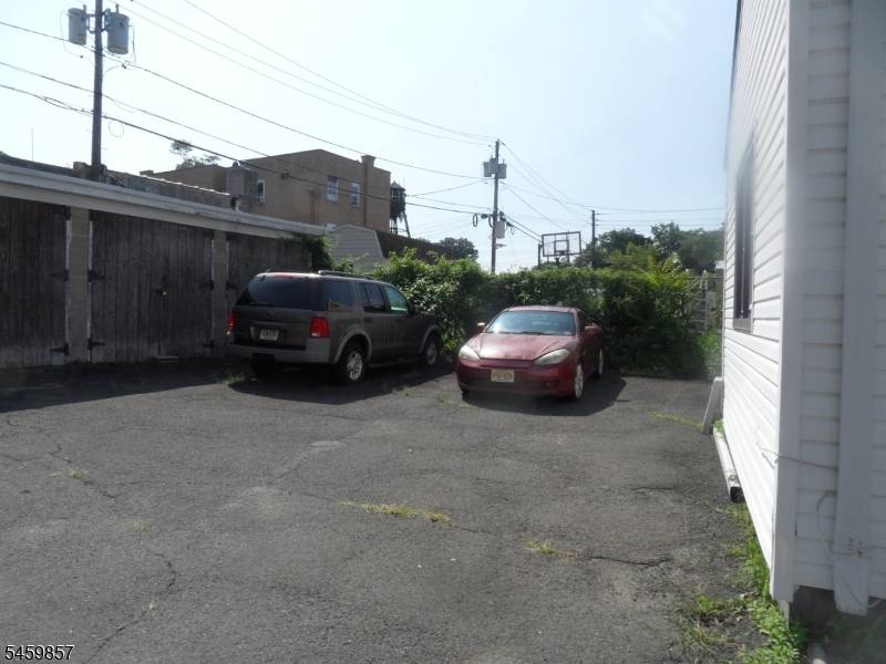 15 Rowe St, East Orange City, NJ 07017