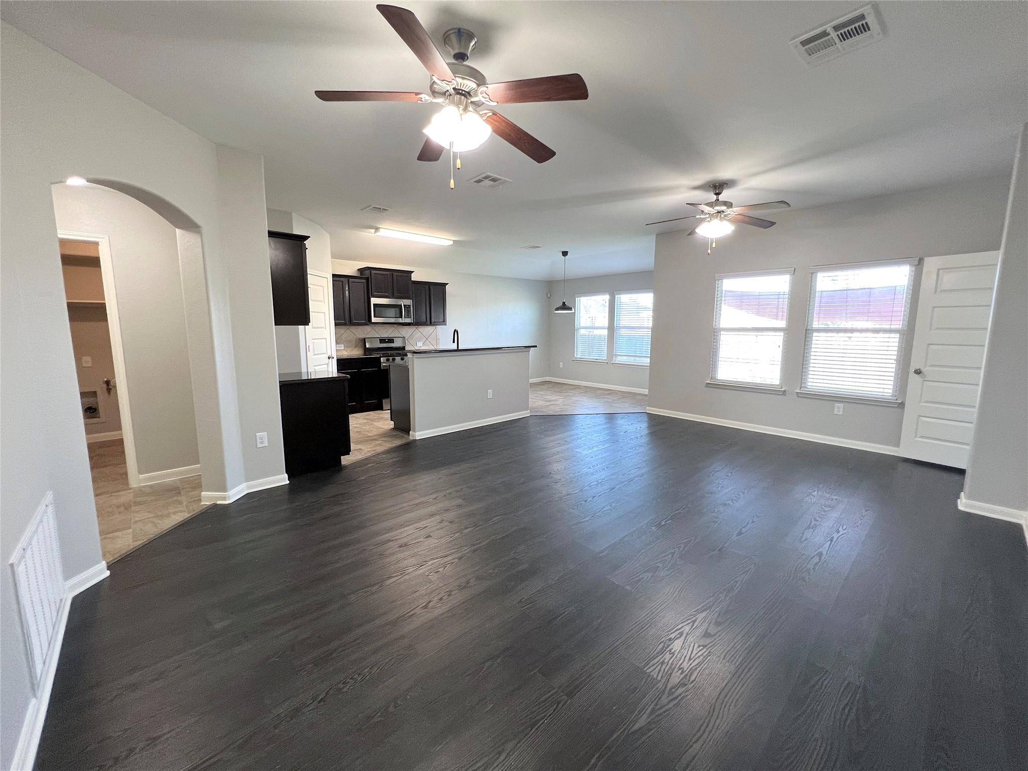 802 Mitchell DR, Hutto, TX 78634
