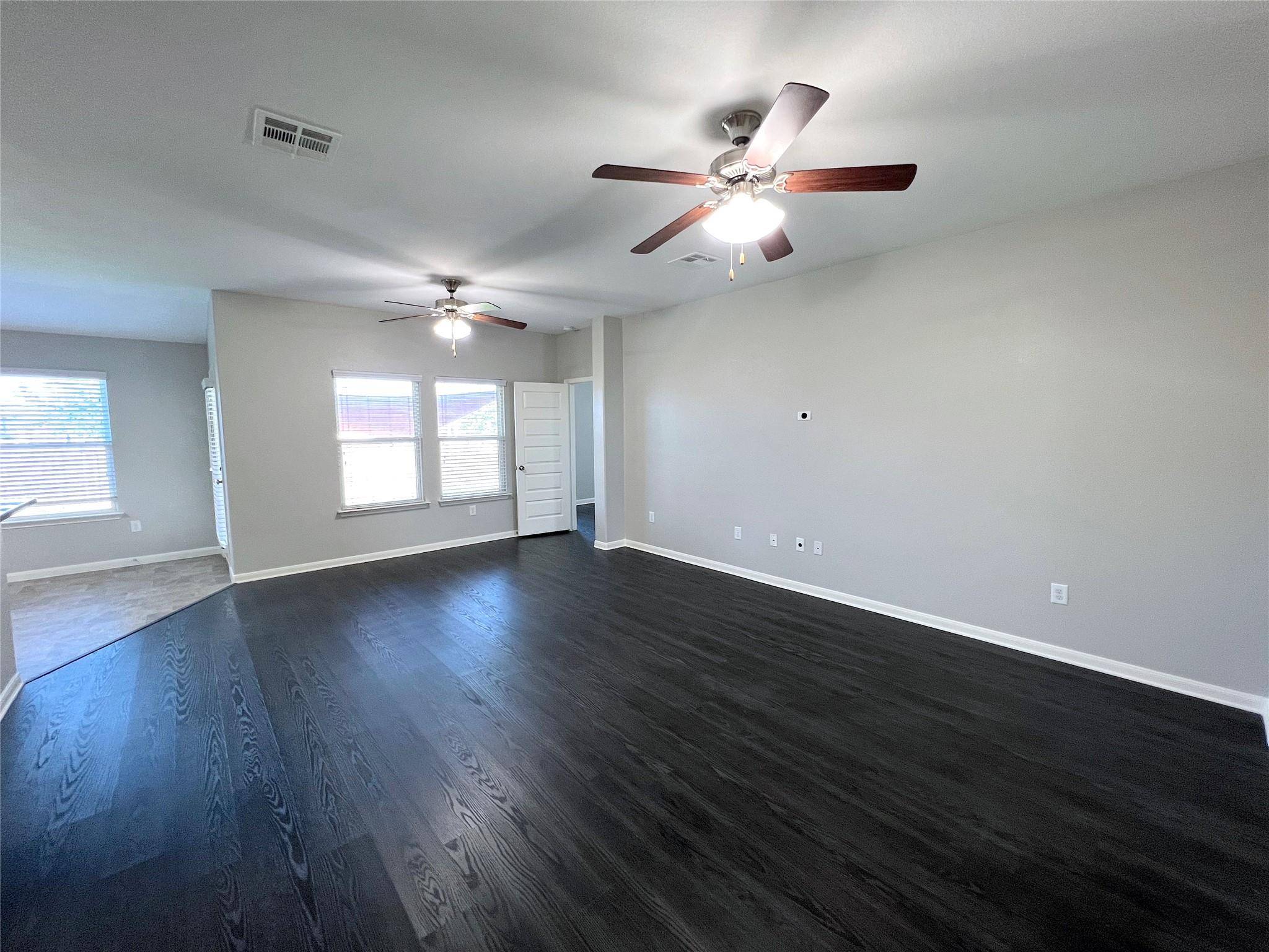 802 Mitchell DR, Hutto, TX 78634