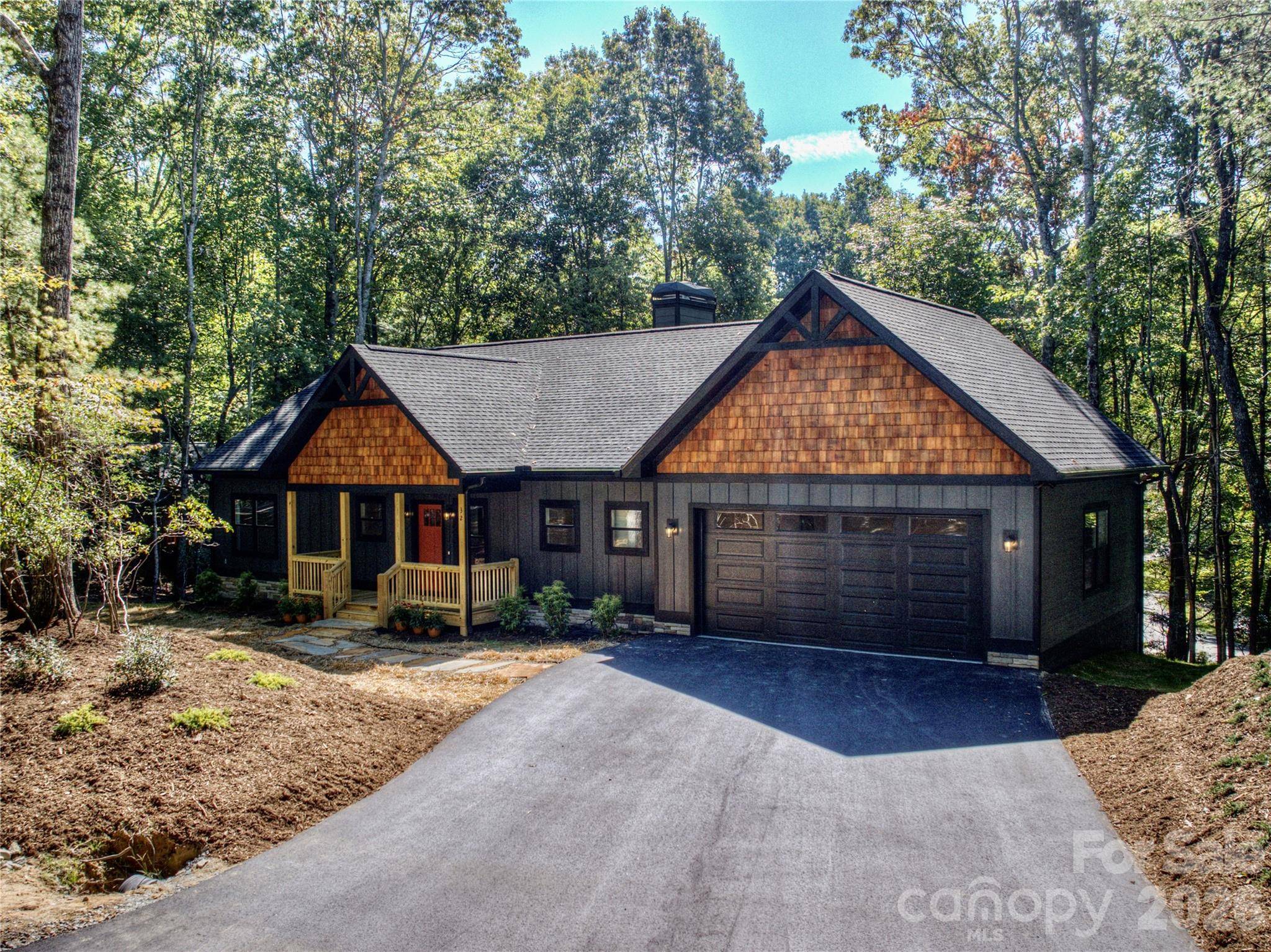 32 Ossarooga CT, Brevard, NC 28712