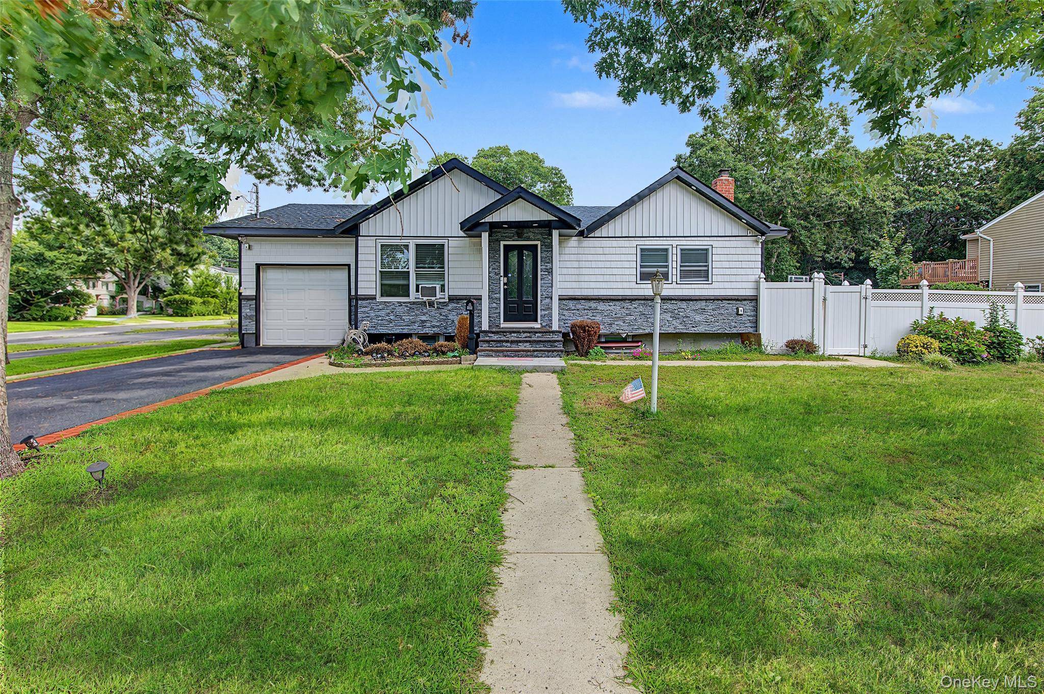 1085 Bay Shore AVE, Bay Shore, NY 11706