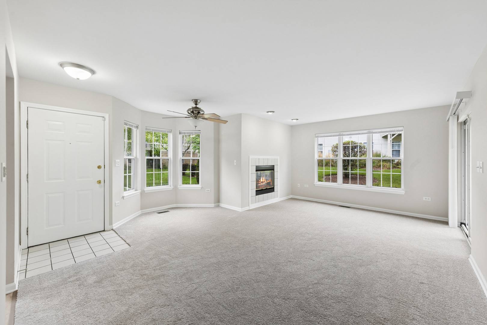 1720 Grove AVE #A, Schaumburg, IL 60193