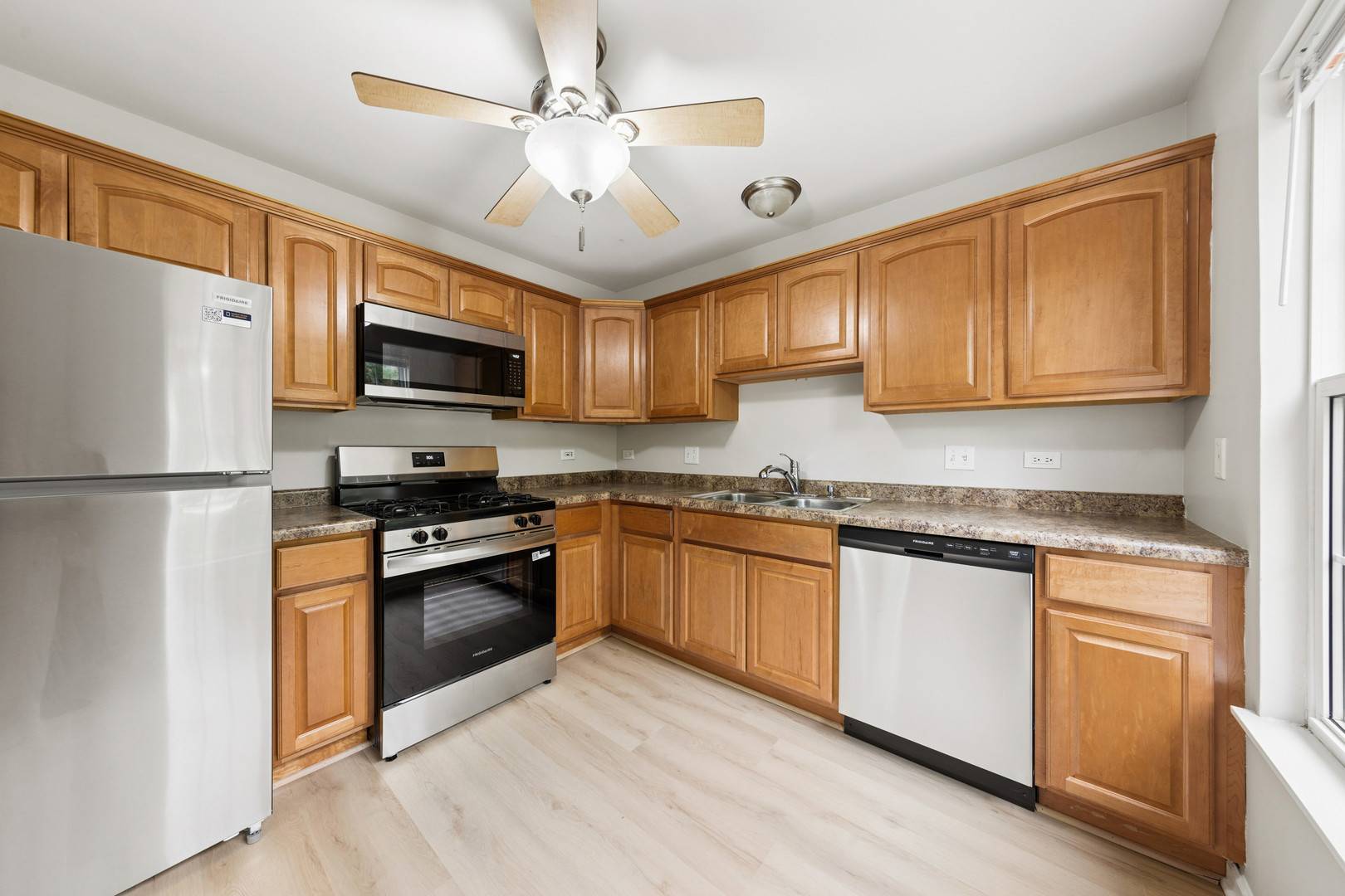 1720 Grove AVE #A, Schaumburg, IL 60193