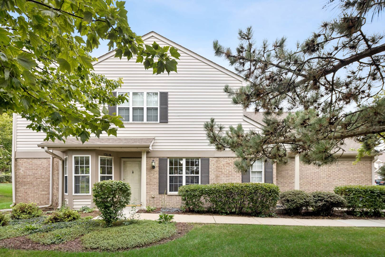 1720 Grove AVE #A, Schaumburg, IL 60193