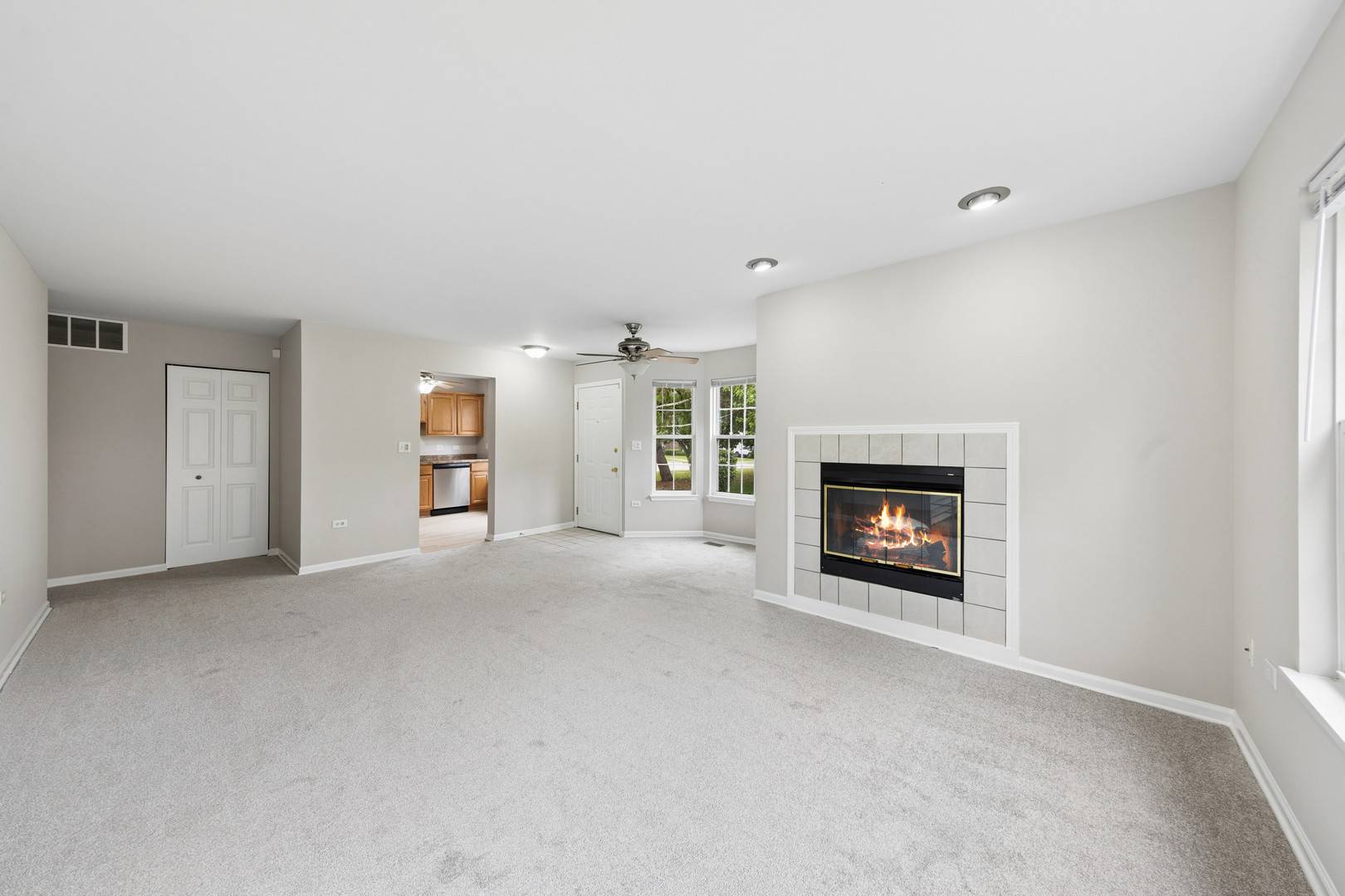 1720 Grove AVE #A, Schaumburg, IL 60193