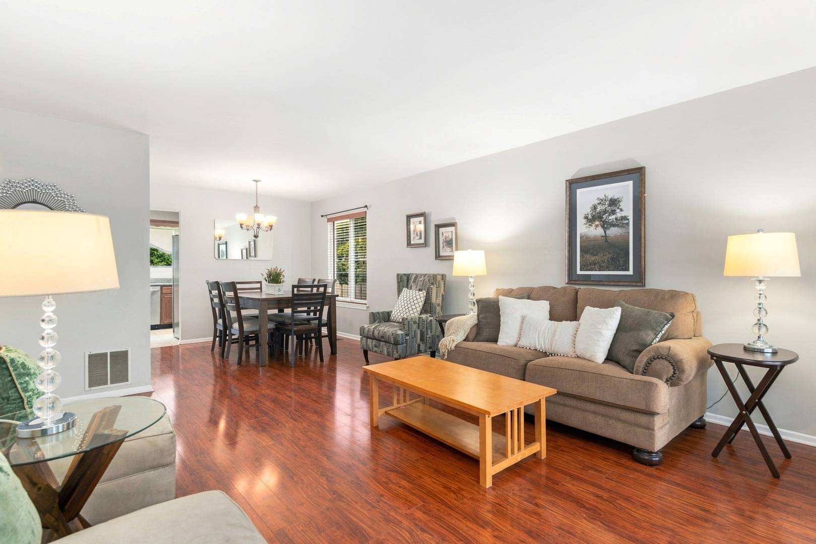 6411 Parksleg CT, Lisle, IL 60532